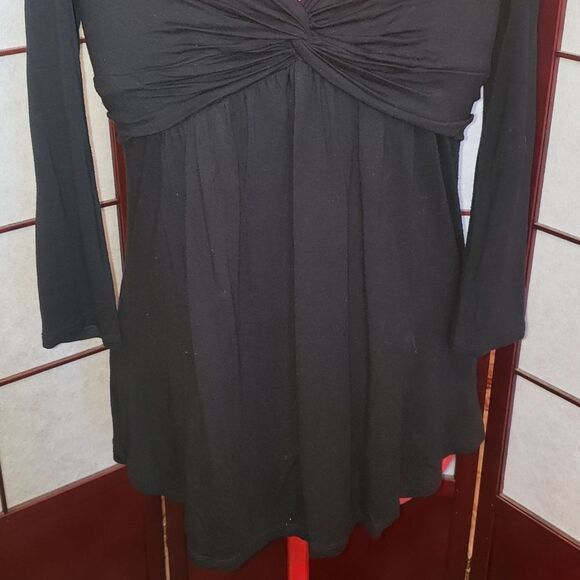 Ladies Casual Black V-Neck Top - Picture 3 of 7